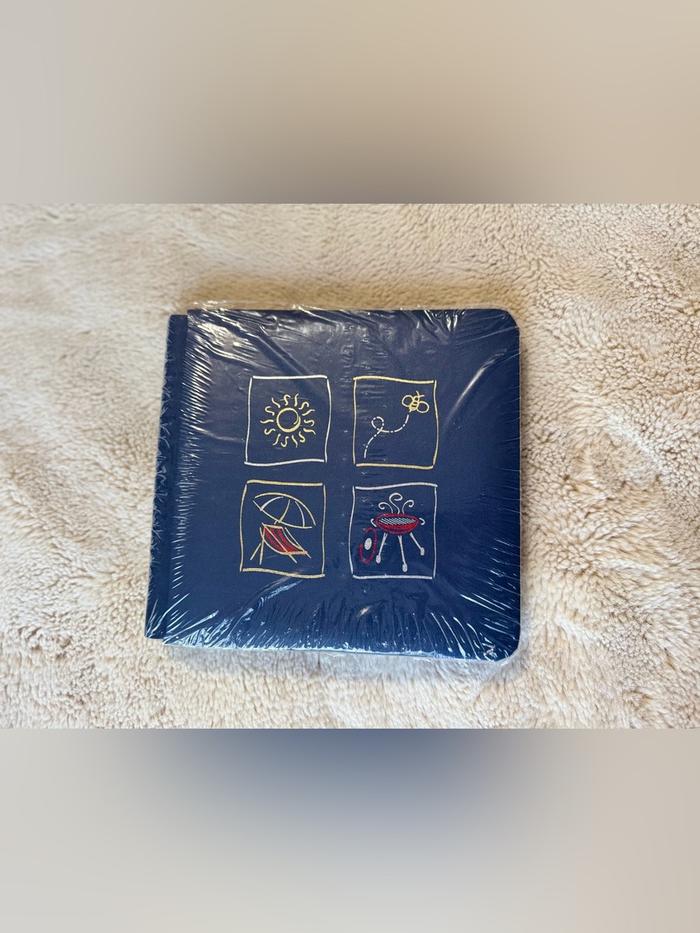 *NWT* Creative Memories 7x7 summer scrapbook w/ 12 pages.